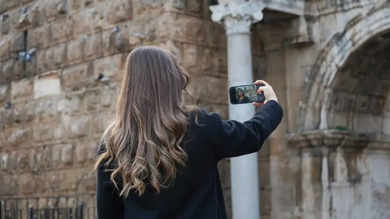 Antalya’da Yılbaşı Hareketliliği: Sokaklar Dolup Taştı! 4